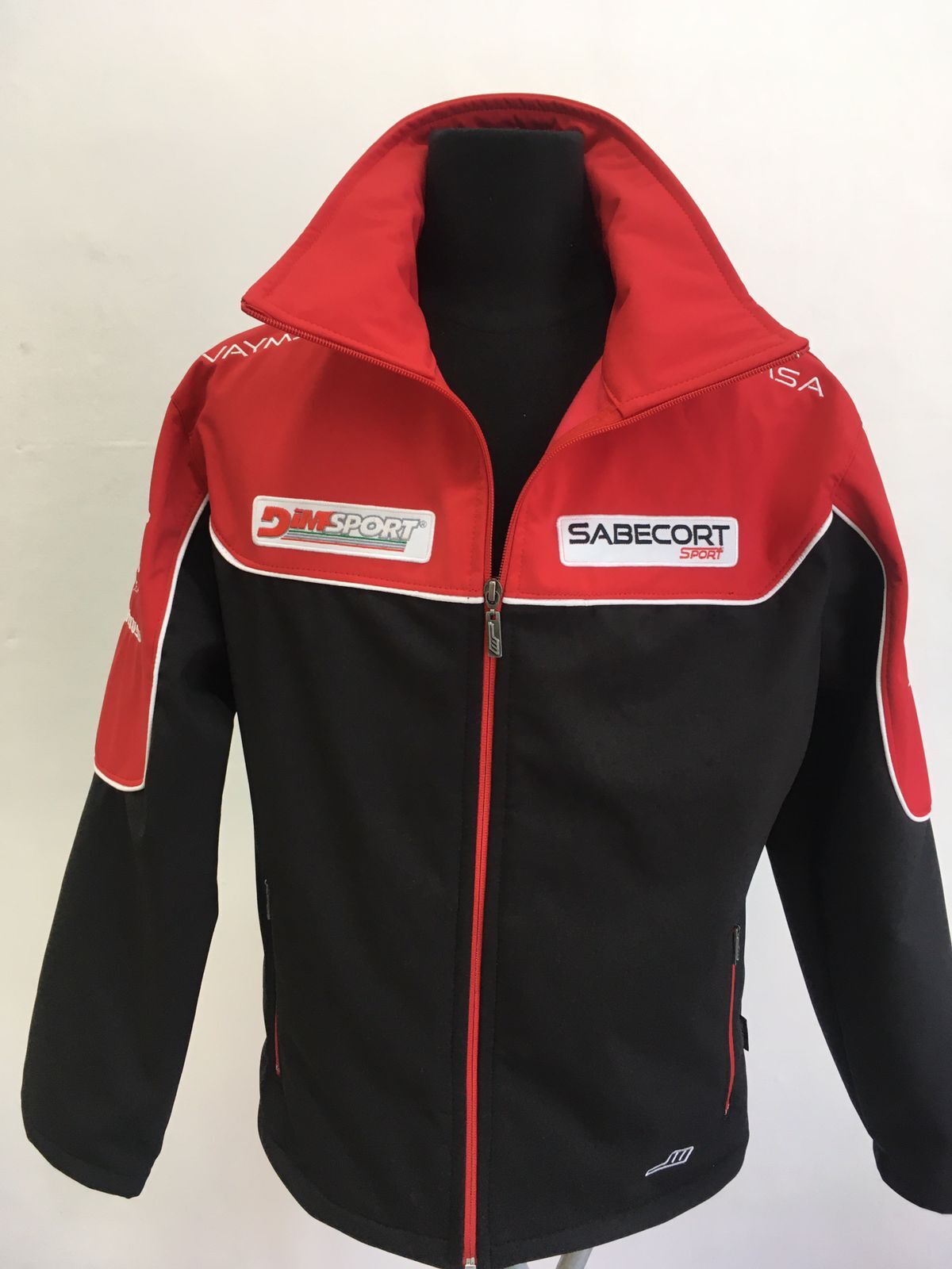 Art. 2137 Indy en tela Shark Skin con cortes y vivos